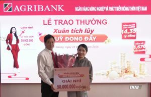 Agribank Tiền Giang trao thưởng cho khách hàng tham gia chương trình “Xuân tích lũy – Quỹ đong đầy”